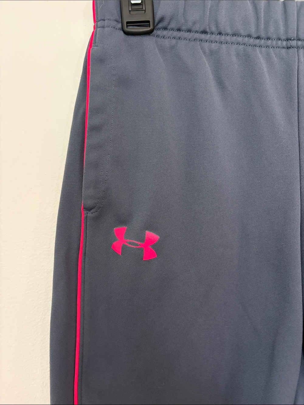 Under Armour Girls Navy Sweatpants with Bright Pink Trim - Picture 2 of 9